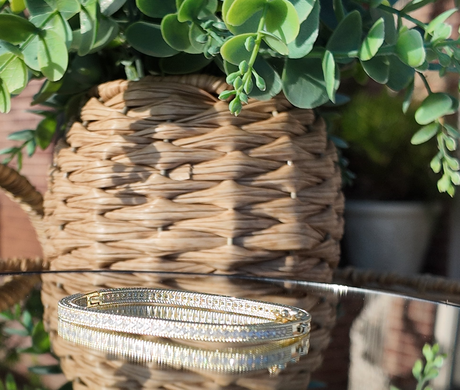     Side profile of Monaco gold tennis bangle bracelet with reflective styling